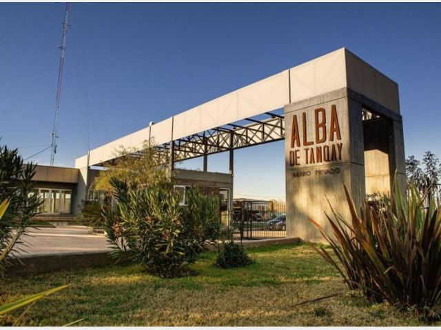 Ingreso al Barrio Privado ALBA de TaNqay